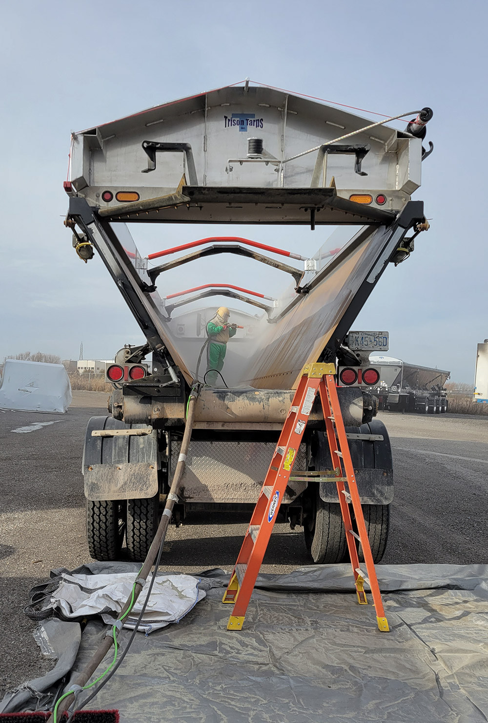 WB PROBLAST – Mobile Sandblasting live bottom WB PROBLAST - Mobile Sandblasting live bottom